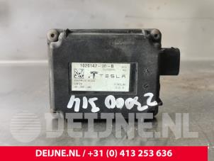 Gebruikte Garagedeur opener Tesla Model S 85 Prijs € 42,35 Inclusief btw aangeboden door van Deijne Onderdelen Uden B.V.
