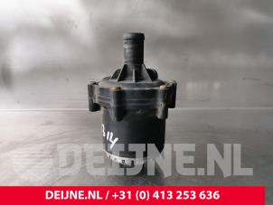 Tesla Model S Extra waterpomp O230795 foto 2