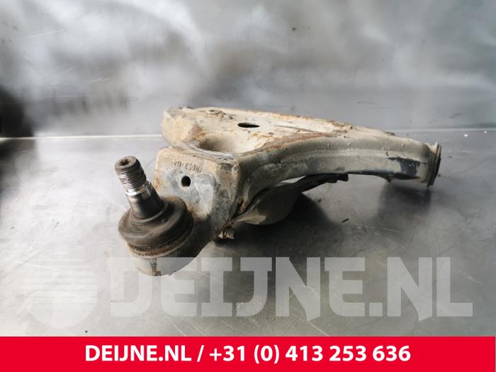 Mercedes Sprinter Draagarm onder rechts-voor O230939