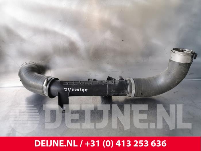 Gebruikte Intercooler Buis Volvo S90 II 2.0 D4 16V Prijs € 75,00 Margeregeling aangeboden door van Deijne Onderdelen Uden B.V.