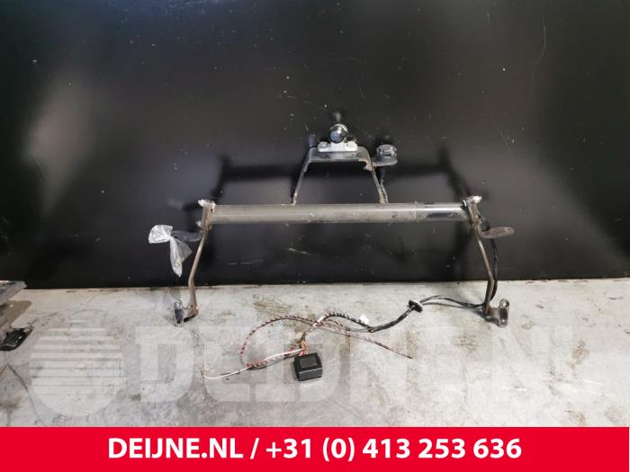 Peugeot Partner Anhängerkupplung O231343
