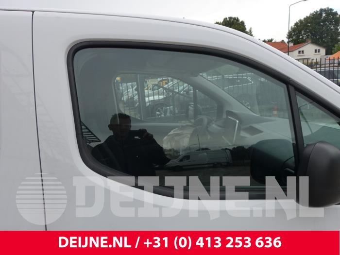 Peugeot Partner Fenstermechanik 2-türig rechts vorne O231356