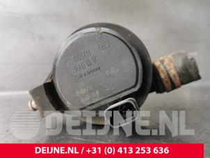 Opel Vivaro Water pump O231378 photo 3