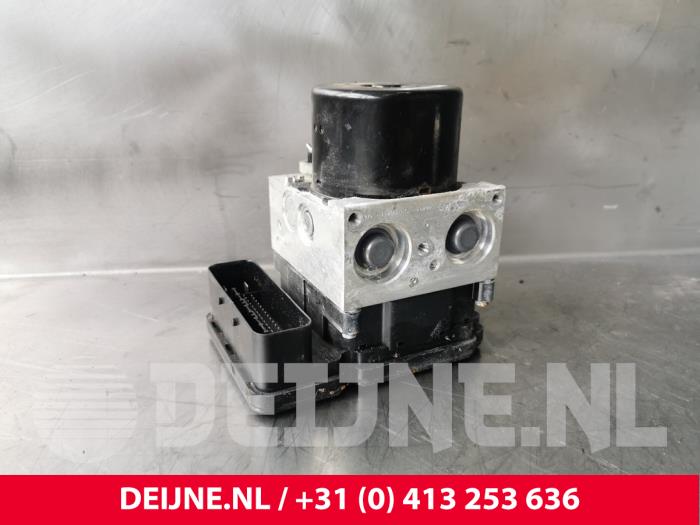 Gebruikte ABS Pomp Volvo V60 I (FW/GW) 2.0 D3 20V Prijs € 70,00 Margeregeling aangeboden door van Deijne Onderdelen Uden B.V.