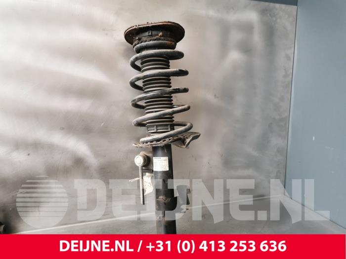 Volvo XC70 Stoßdämpferstrebe links vorne O231609