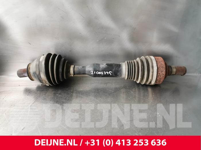 Gebruikte Aandrijfas links-voor Volvo XC70 (BZ) 3.0 T6 24V AWD Prijs € 120,00 Margeregeling aangeboden door van Deijne Onderdelen Uden B.V.