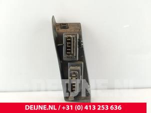 Opel Movano Electric window switch O231881 photo 2