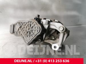 Tesla Model Y Remklauw (Tang) rechts-achter O231929 foto 3
