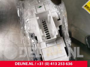 Opel Vivaro Electric window switch O231951 photo 3