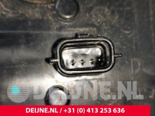 Opel Vivaro Achterlicht links O232001 foto 3