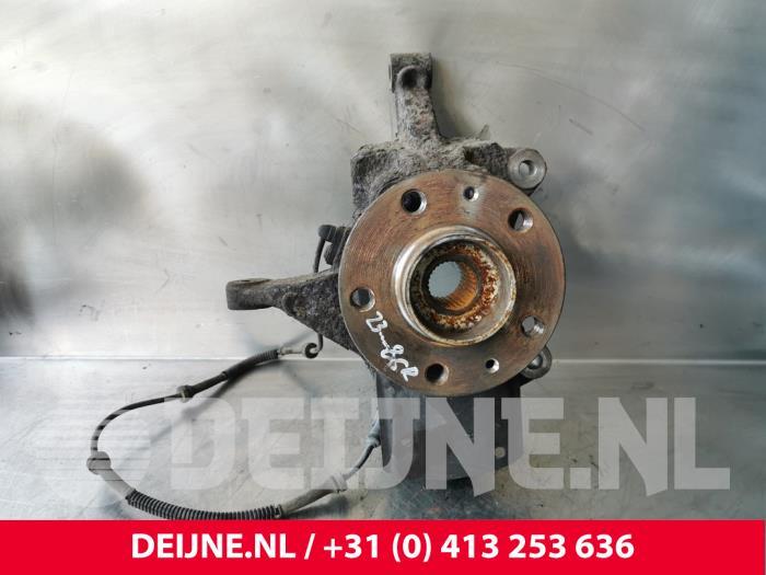 Opel Vivaro Fusee rechts-voor O232027