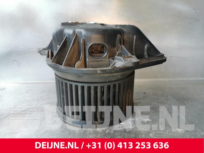 Opel Vivaro Kachel Ventilatiemotor O232143