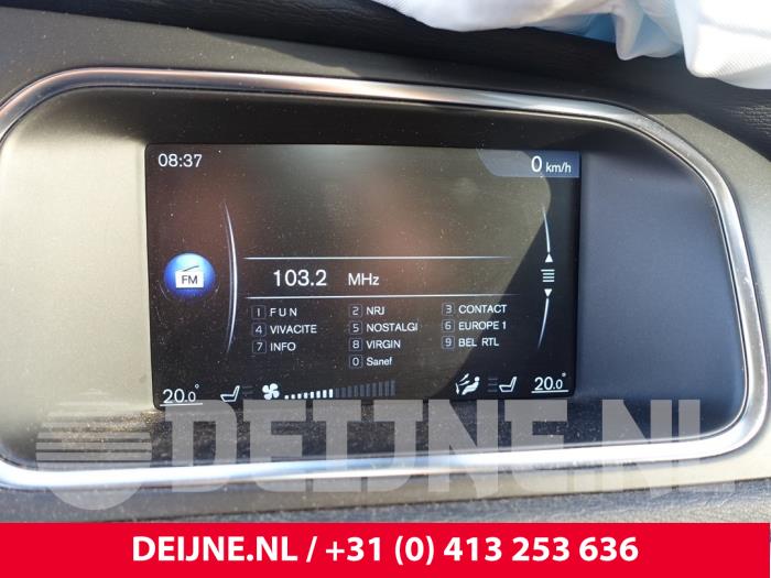 Gebruikte Display Interieur Volvo V40 (MV) 1.5 T2 16V Geartronic Prijs € 70,00 Margeregeling aangeboden door van Deijne Onderdelen Uden B.V.