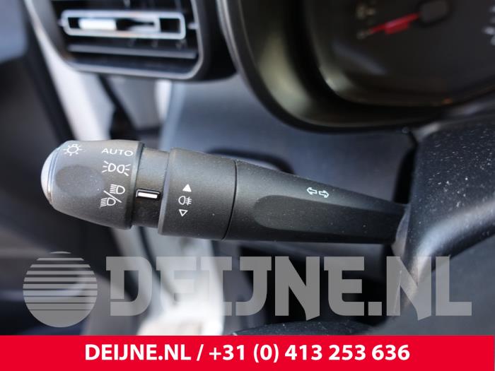 Toyota Pro-Ace City Steering column stalk O232608