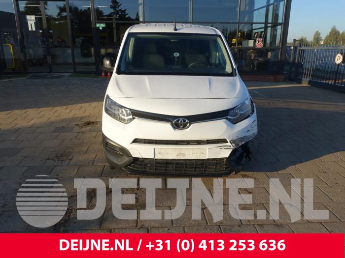 Toyota Pro-Ace City Frontscreen O232647