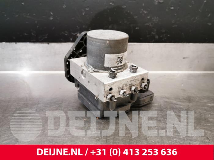 Gebruikte ABS Pomp Mercedes Sprinter 3,5t (907.6/910.6) 316 CDI 2.1 D RWD Prijs € 302,50 Inclusief btw aangeboden door van Deijne Onderdelen Uden B.V.