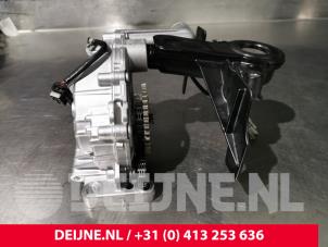 Gebruikte Oliepomp Volvo V60 II (ZW) 2.0 B3 16V Mild Hybrid Prijs € 250,00 Margeregeling aangeboden door van Deijne Onderdelen Uden B.V.