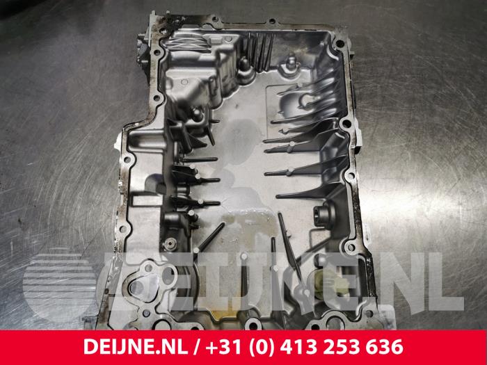 Gebruikte Carterpan Volvo V60 II (ZW) 2.0 B3 16V Mild Hybrid Prijs € 260,00 Margeregeling aangeboden door van Deijne Onderdelen Uden B.V.