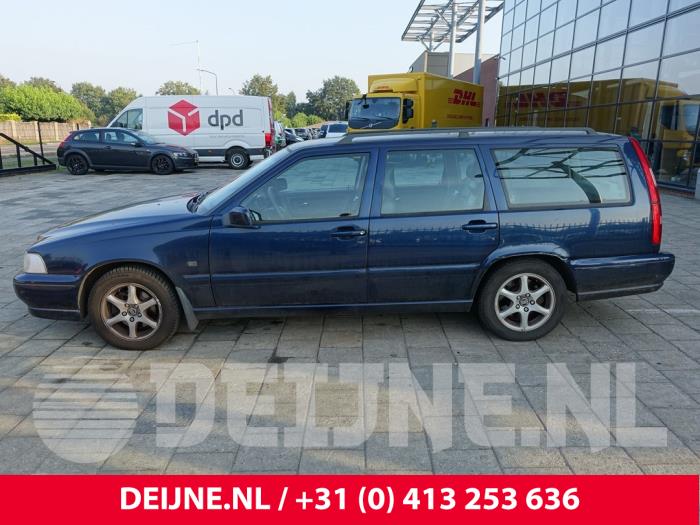 Portier 4Deurs links-voor van een Volvo V70 (GW/LW/LZ) 2.5 10V 1997