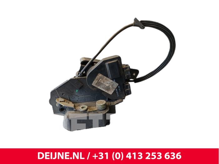 Deurslot Mechaniek 4Deurs rechts-achter van een Volvo V70 (GW/LW/LZ) 2.5 10V 1997