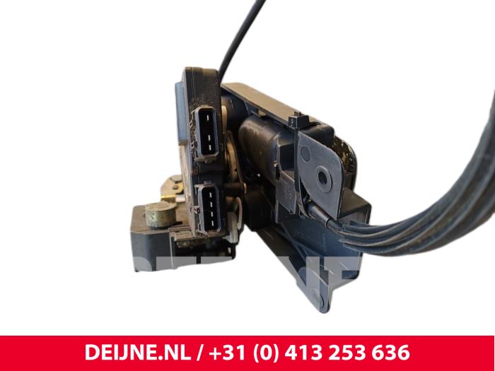 Deurslot Mechaniek 4Deurs rechts-achter van een Volvo V70 (GW/LW/LZ) 2.5 10V 1997