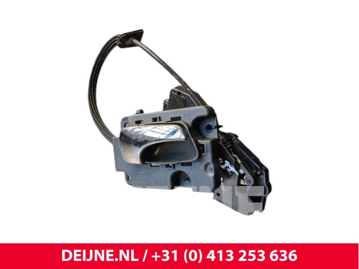 Deurslot Mechaniek 4Deurs rechts-achter van een Volvo V70 (GW/LW/LZ) 2.5 10V 1997