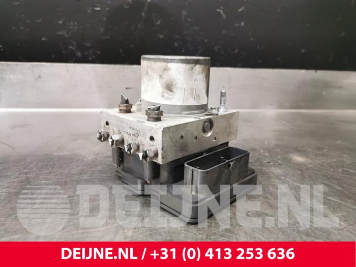 Gebruikte ABS Pomp Renault Master III (MA/MB/MC/MD/MH/MF/MG/MH) 2.3 dCi 145 16V Prijs € 332,75 Inclusief btw aangeboden door van Deijne Onderdelen Uden B.V.