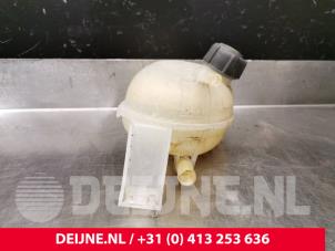 Renault Master Ausgleichsbehälter O233327 foto 3