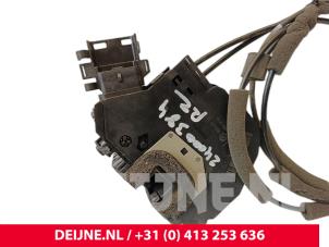 Renault Trafic Sliding door lock mechanism, right O233682 photo 2