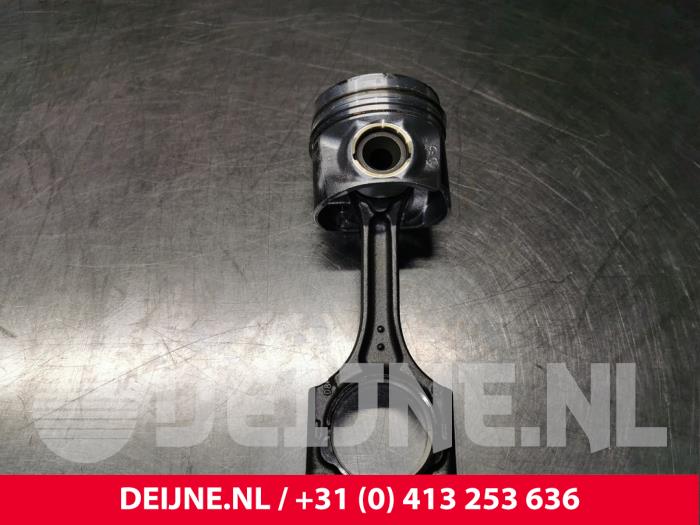Gebruikte Zuiger Volvo V60 Cross Country II (ZZ) 2.0 B4 16V Mild Hybrid AWD Prijs € 125,00 Margeregeling aangeboden door van Deijne Onderdelen Uden B.V.