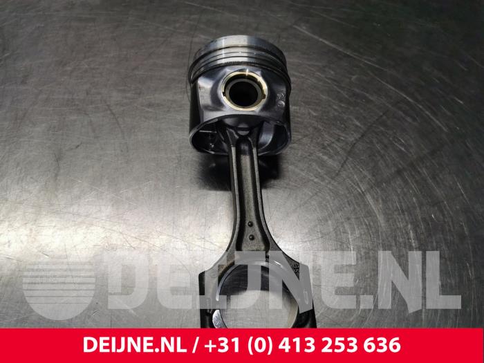 Gebruikte Zuiger Volvo V60 Cross Country II (ZZ) 2.0 B4 16V Mild Hybrid AWD Prijs € 125,00 Margeregeling aangeboden door van Deijne Onderdelen Uden B.V.