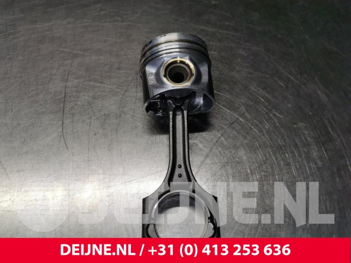 Gebruikte Zuiger Volvo V60 Cross Country II (ZZ) 2.0 B4 16V Mild Hybrid AWD Prijs € 125,00 Margeregeling aangeboden door van Deijne Onderdelen Uden B.V.