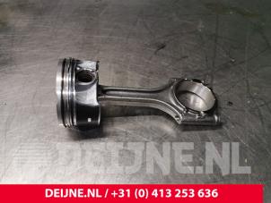 Gebruikte Zuiger Volvo XC40 (XZ) 2.0 B4 16V Mild Hybrid Geartronic AWD Prijs € 150,00 Margeregeling aangeboden door van Deijne Onderdelen Uden B.V.