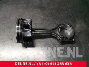 Gebruikte Zuiger Volvo XC40 (XZ) 2.0 B4 16V Mild Hybrid Geartronic AWD Prijs € 150,00 Margeregeling aangeboden door van Deijne Onderdelen Uden B.V.