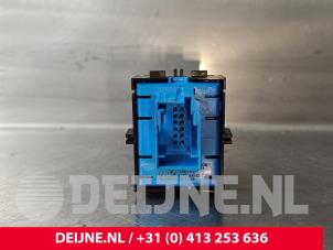 Citroen Berlingo Handrem schakelaar O233965 foto 2