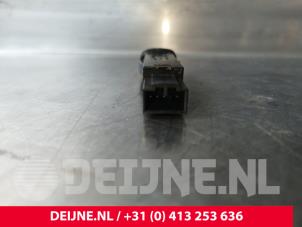 Volvo V40 Paniekverlichtings Schakelaar O233977 foto 2