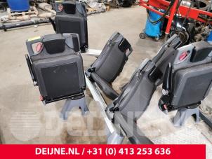 Gebruikte Stoel achter Ford Transit E-Transit 68 kWh Prijs € 1.089,00 Inclusief btw aangeboden door van Deijne Onderdelen Uden B.V.