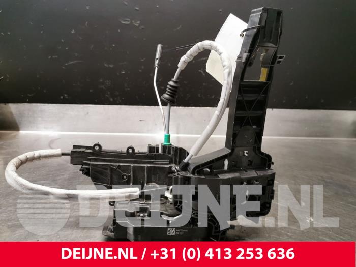 Mercedes Vito Deurslot Mechaniek 2Deurs links O234026