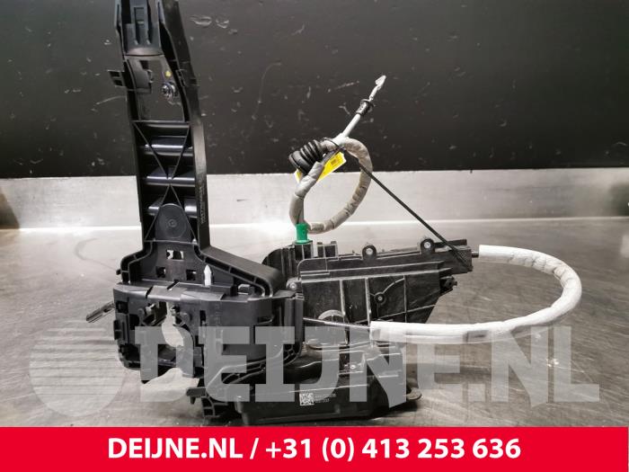 Mercedes Vito Deurslot Mechaniek 2Deurs rechts O234034