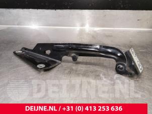 Gebruikte Motorkap Scharnier Mercedes Citan (415.6) 1.5 109 CDI Prijs € 24,20 Inclusief btw aangeboden door van Deijne Onderdelen Uden B.V.