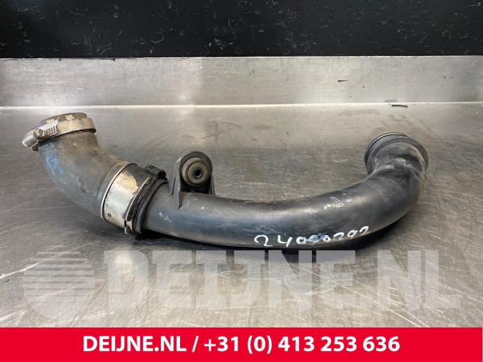 Gebruikte Intercooler Buis Volkswagen Transporter T5 2.0 TDI DRF Prijs € 30,25 Inclusief btw aangeboden door van Deijne Onderdelen Uden B.V.