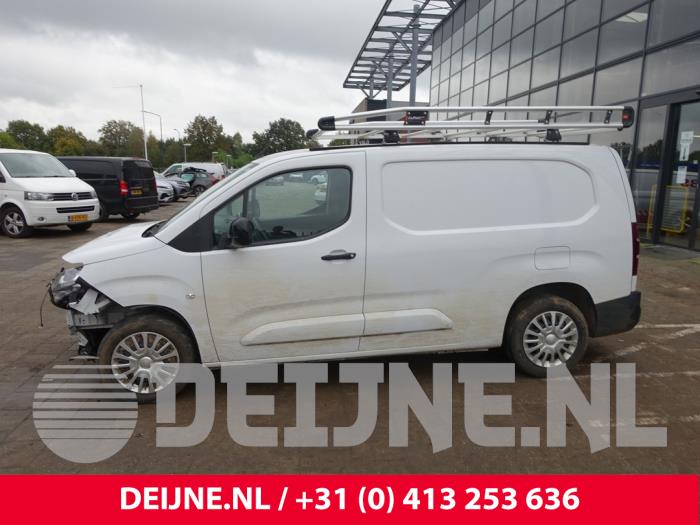 Toyota Pro-Ace City Tür 2-türig links O234318