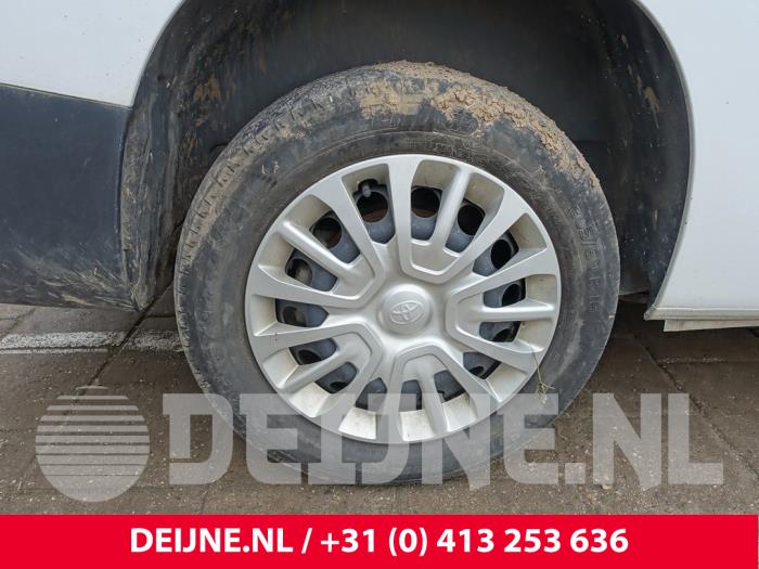 Toyota Pro-Ace City Set of wheels O234345
