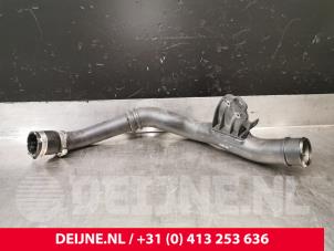 Gebruikte Intercooler Buis Ford Transit Custom 2.0 TDCi 16V Eco Blue 130 mHEV Prijs € 30,25 Inclusief btw aangeboden door van Deijne Onderdelen Uden B.V.