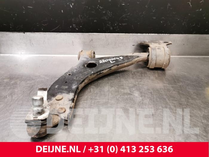 Volvo V40 Front lower wishbone, left O234425