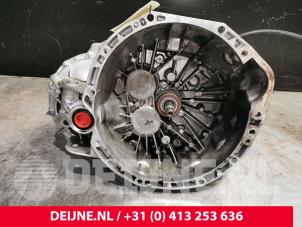 Gebruikte Versnellingsbak Renault Master III (MA/MB/MC/MD/MH/MF/MG/MH) 2.3 dCi 135 16V FWD Prijs € 1.452,00 Inclusief btw aangeboden door van Deijne Onderdelen Uden B.V.