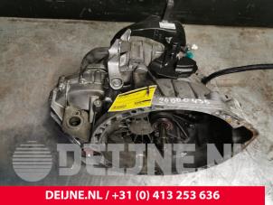 Renault Master Versnellingsbak O234785 foto 2
