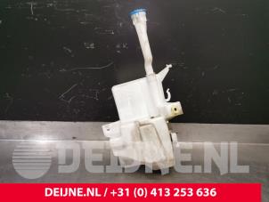 Gebruikte Ruitensproeiertank voor Volvo V40 (MV) 2.0 D2 16V Prijs € 25,00 Margeregeling aangeboden door van Deijne Onderdelen Uden B.V.