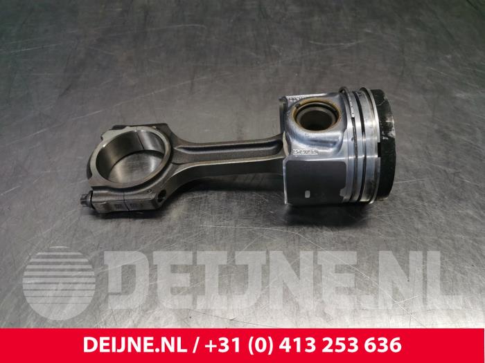 Zuiger van een Ford Transit Custom 2.0 TDCi 16V Eco Blue 130 2014