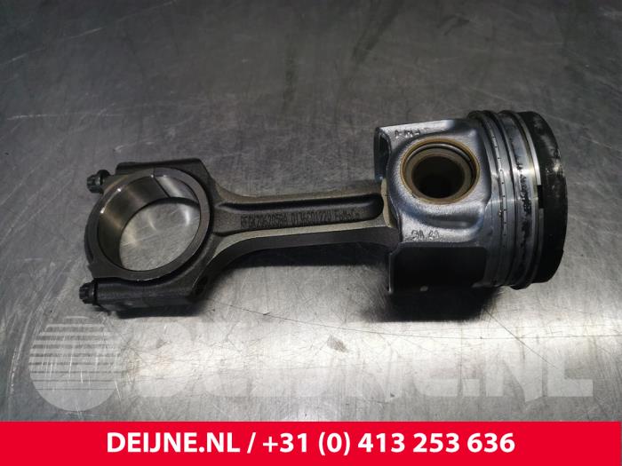 Zuiger van een Ford Transit Custom 2.0 TDCi 16V Eco Blue 130 2014